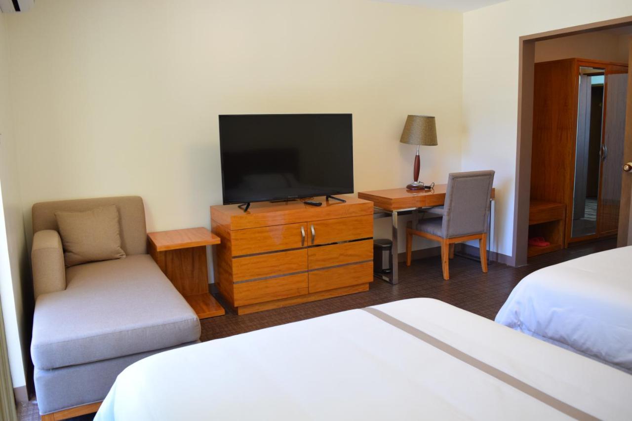 Saipan Beach Hotel ภายนอก รูปภาพ
