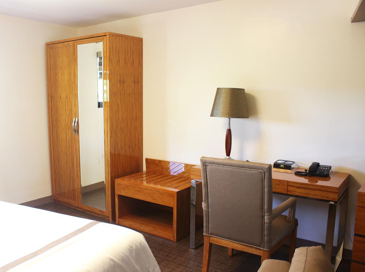Saipan Beach Hotel ภายนอก รูปภาพ