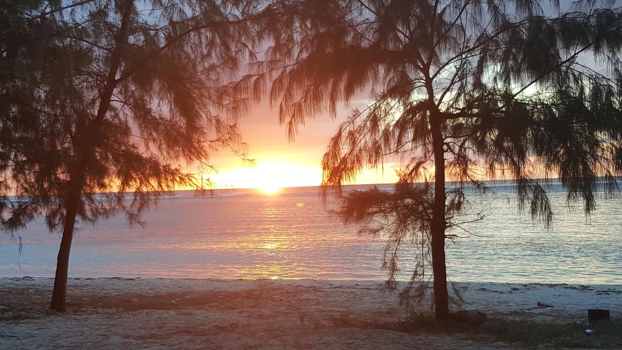 Saipan Beach Hotel ภายนอก รูปภาพ